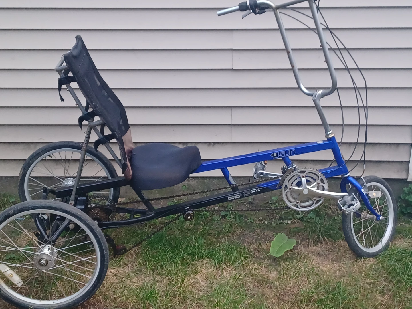 Recumbent trike bike complete solid. Needs a tune up.