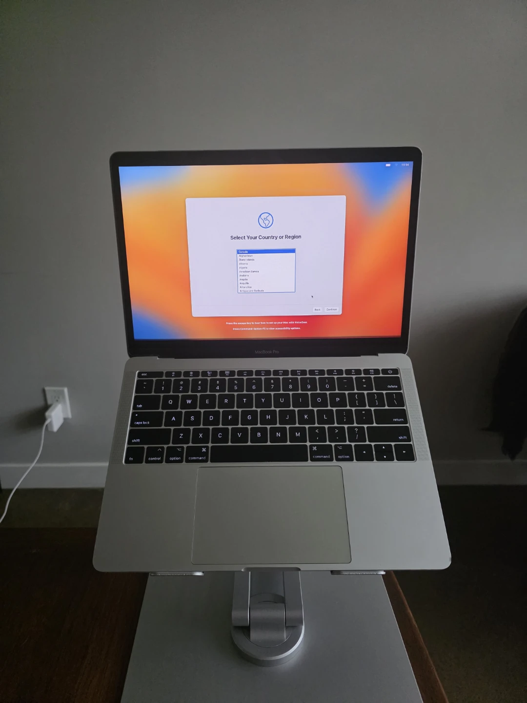 Apple MacBook Pro 13-inch (2017) - photo 3