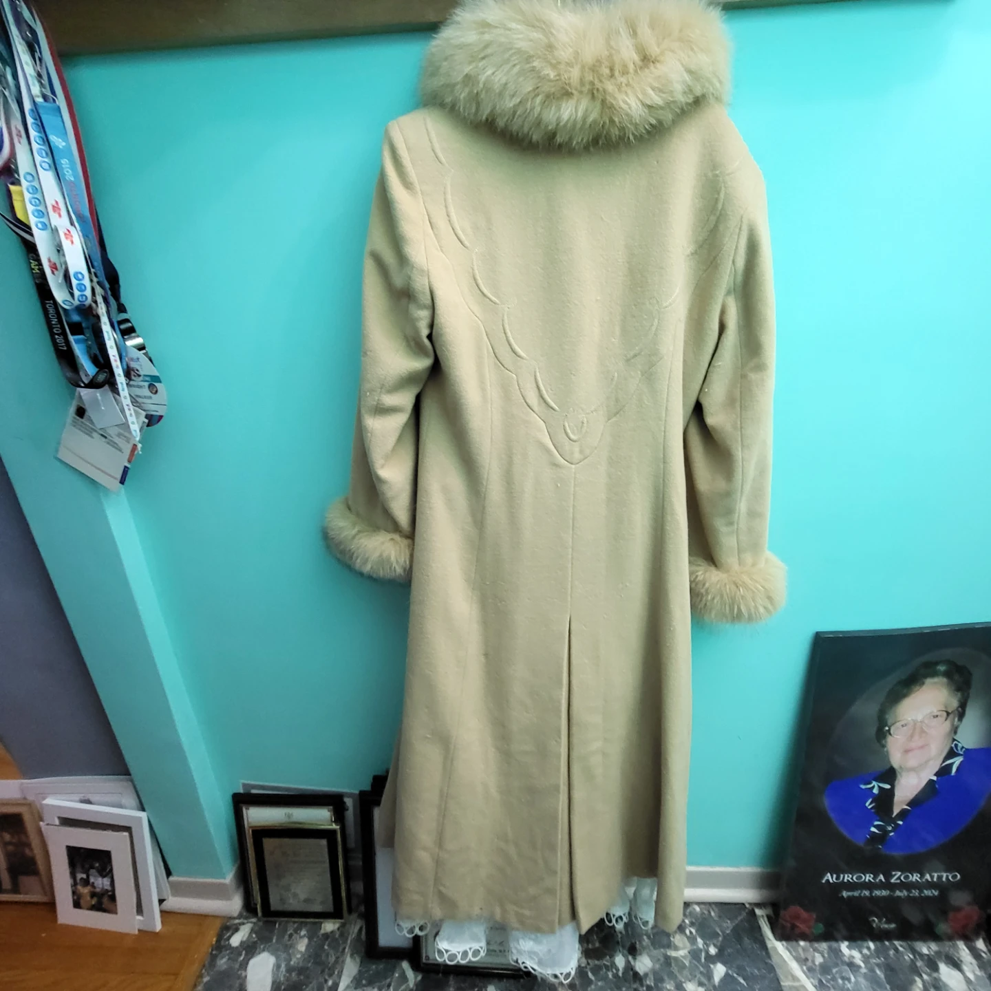 Elegant Design Camel Coat with Fur Trim - photo 2