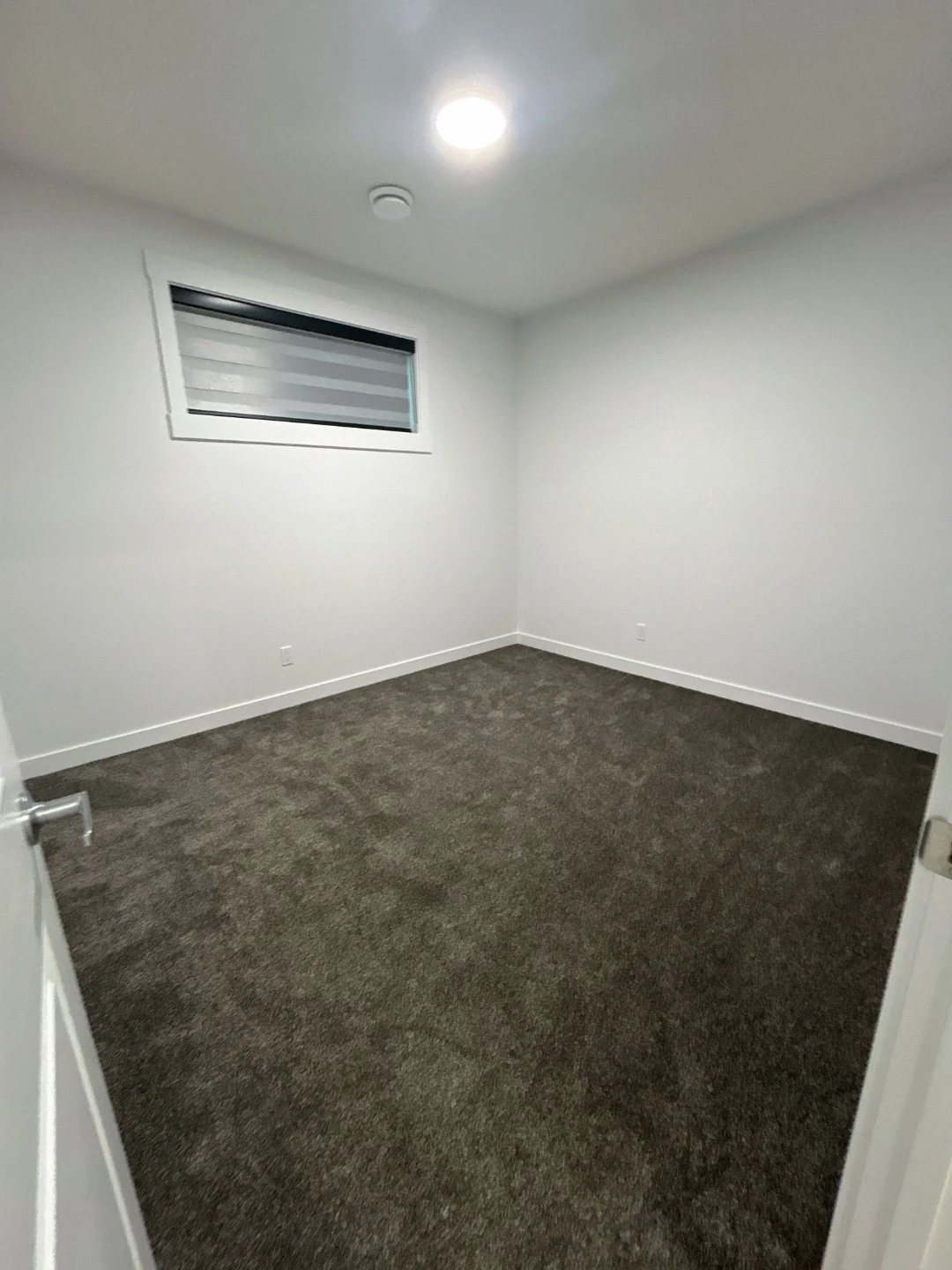 2 Bedrooms 1 bath Basement Suite - photo 5