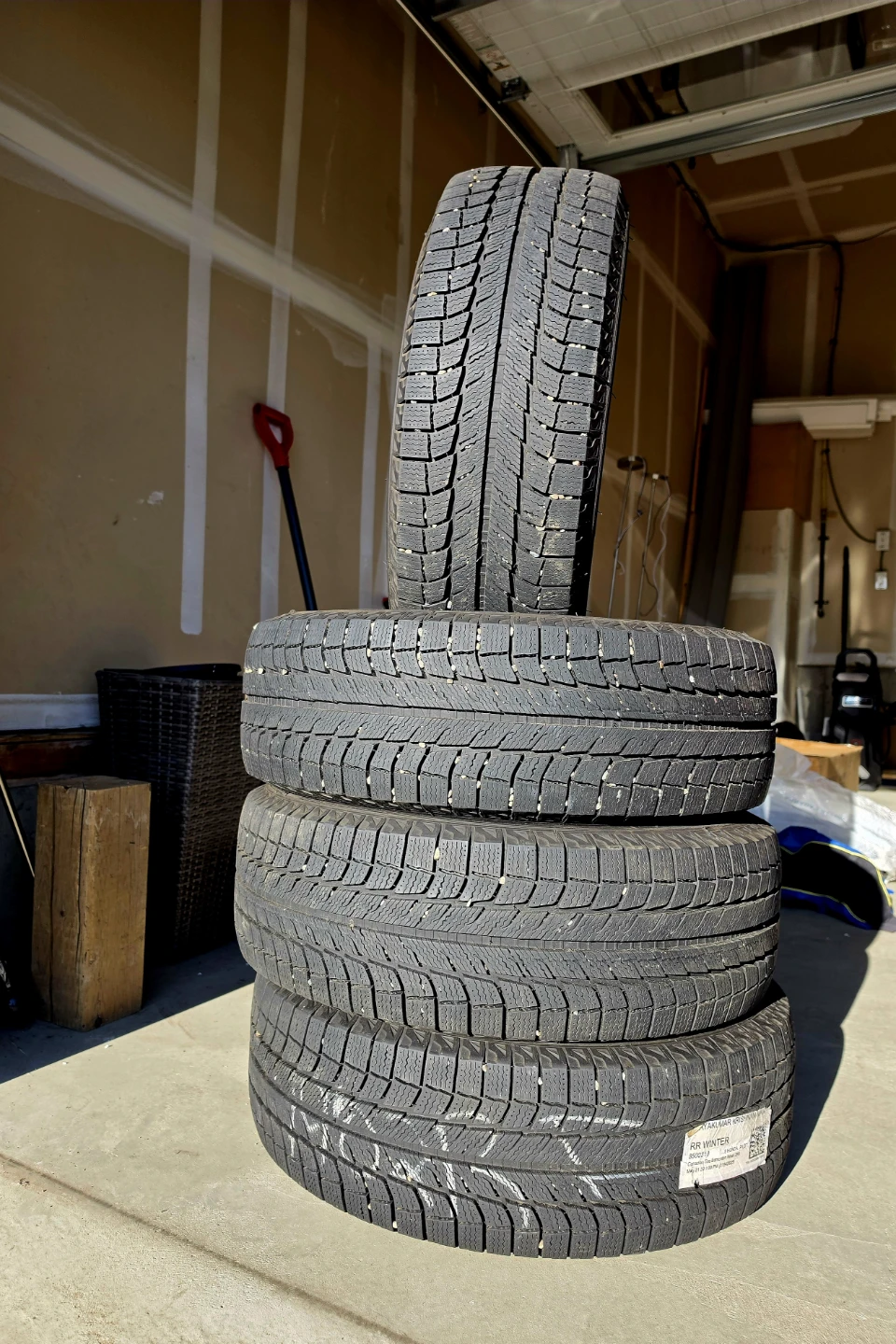 Set of 4 Michelin Latitude X-Ice Winter Tires 245/60R18