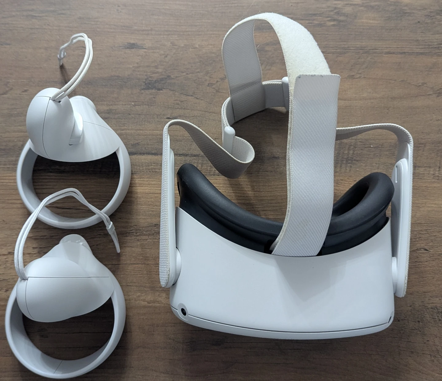 Oculus Quest 2 VR Headset with Controllers