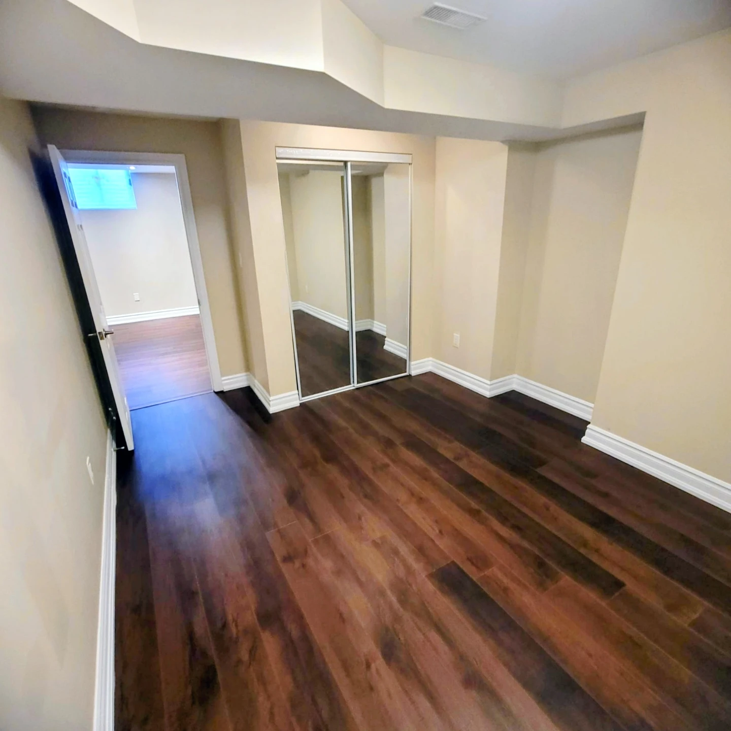 2 bedroom basement apartment in Box Grove, Markham - photo 5
