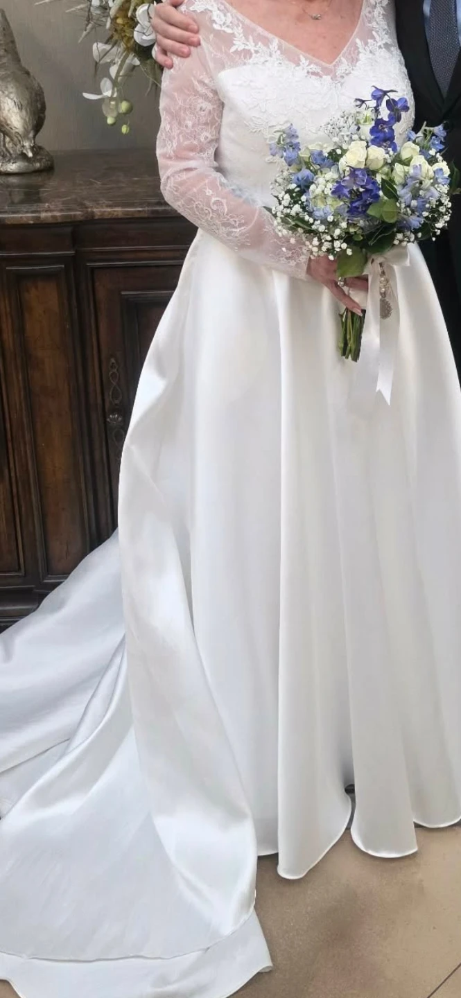 White Lace Sleeve Wedding Dress - photo 4