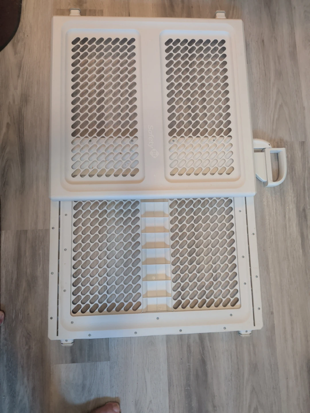 Safety 1st white baby gate - photo 3