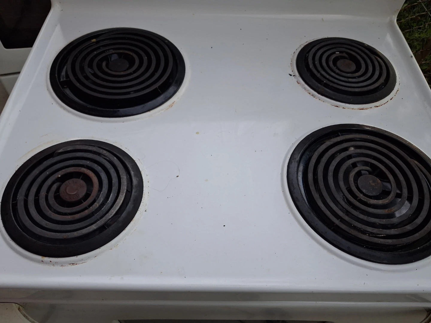 GE White Electric Stove - photo 4