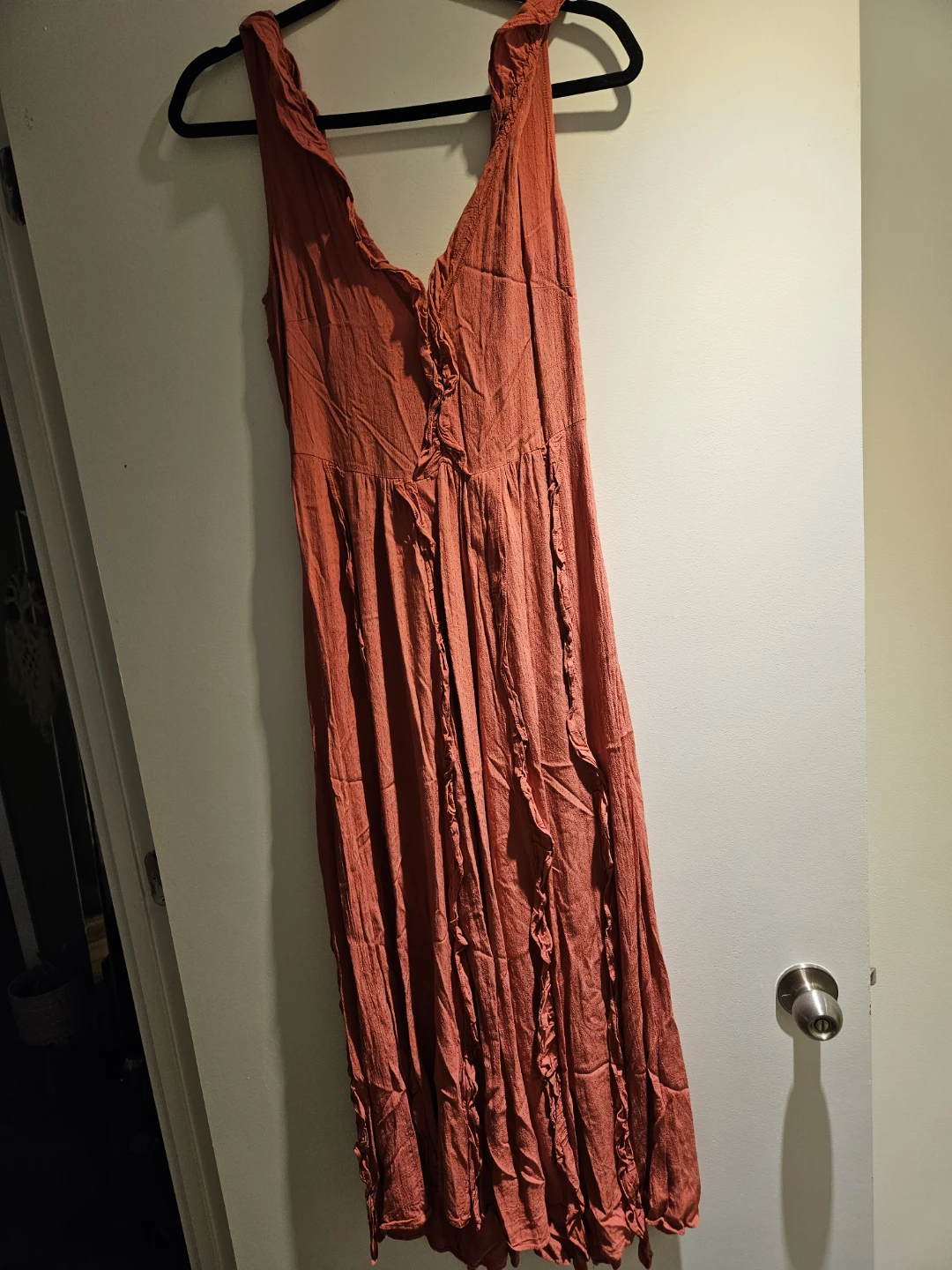 Rust-coloured sleeveless maxi dress
