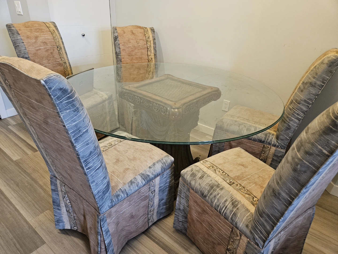 Dining table and 4 chairs - photo 2