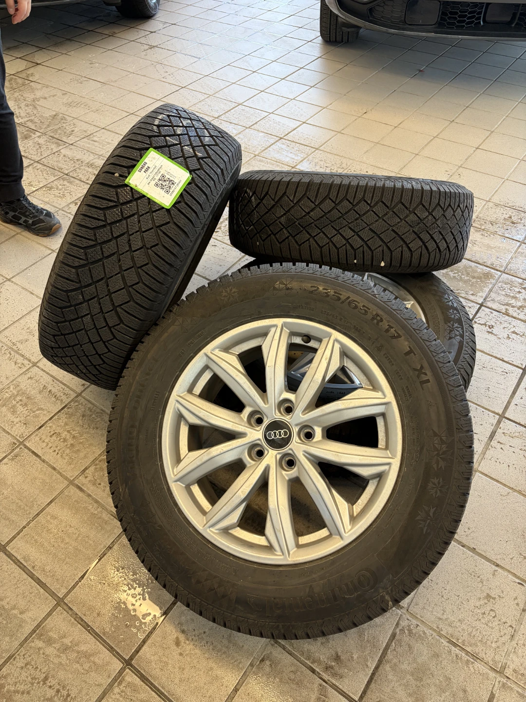 Audi Q5 17" Winter Wheels & Tires - Continental(235/65R17)