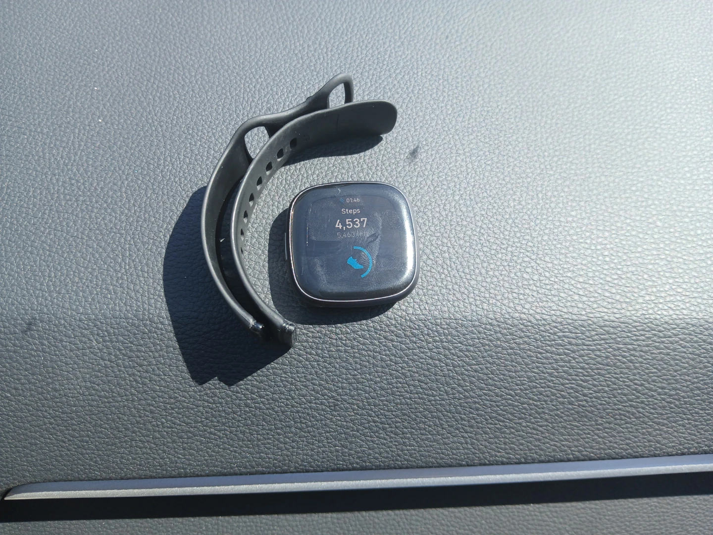 Fitbit versa 4 smart watch - photo 3