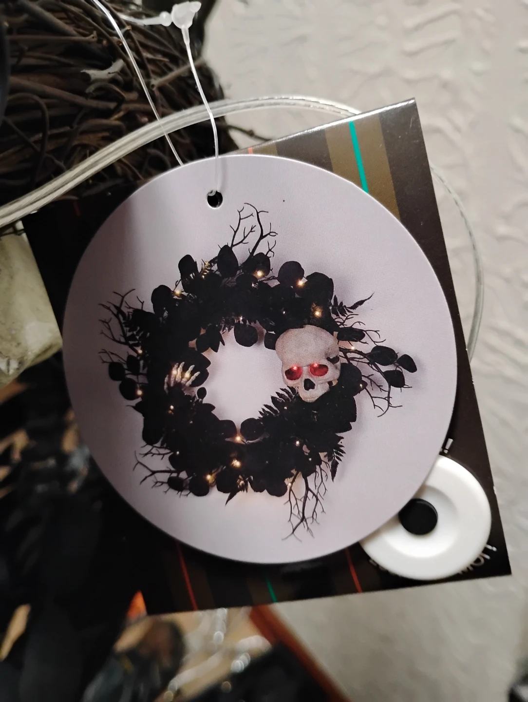 Light-Up Halloween Skull Wreath - photo 2