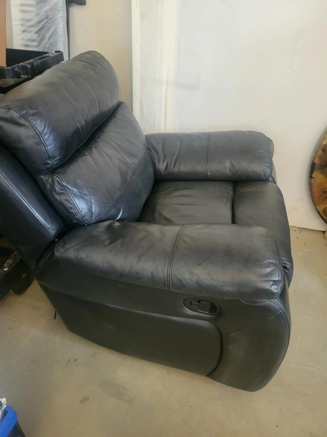 Black Leather Recliner Chair - photo 3
