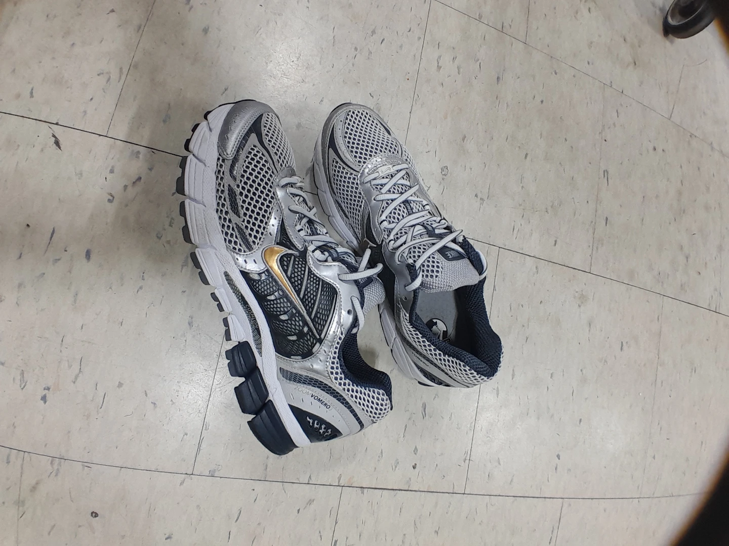 Nike Zoom Vomero Running Shoes Men's Size 11.5 - photo 4