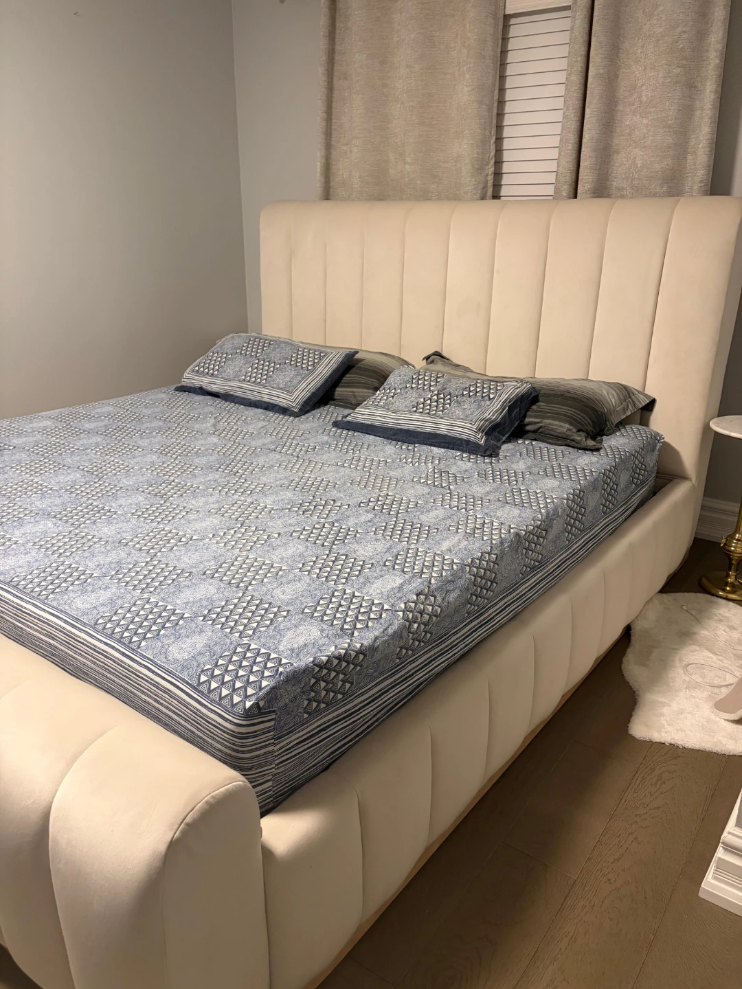 King Bed- Solid Wood with velvet upholstery - photo 3