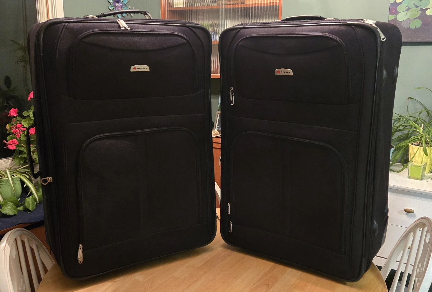 *PENDING* Luggage Set For Sale (3 Pieces) - photo 2