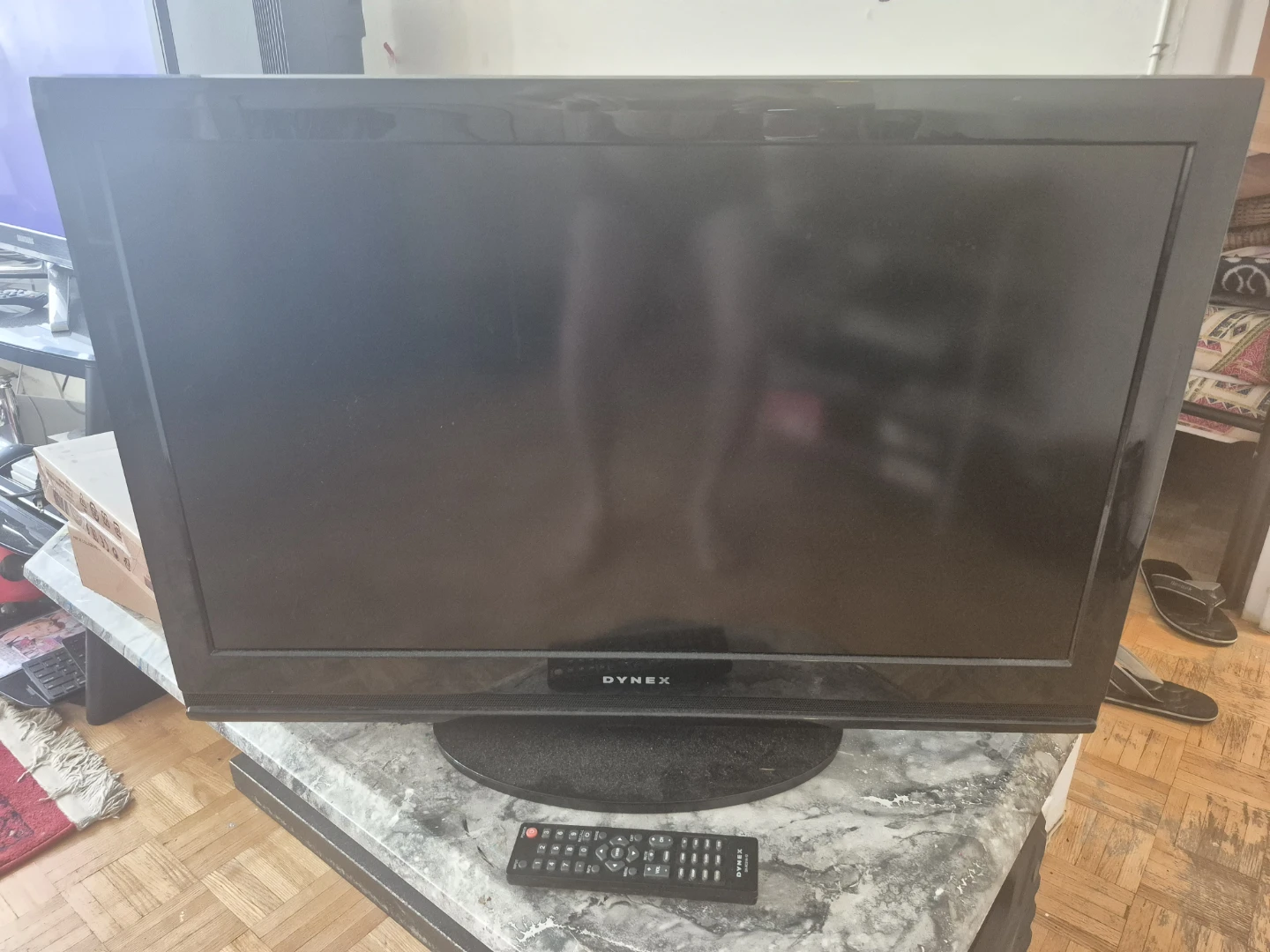 Dynex LCD Television - photo 2