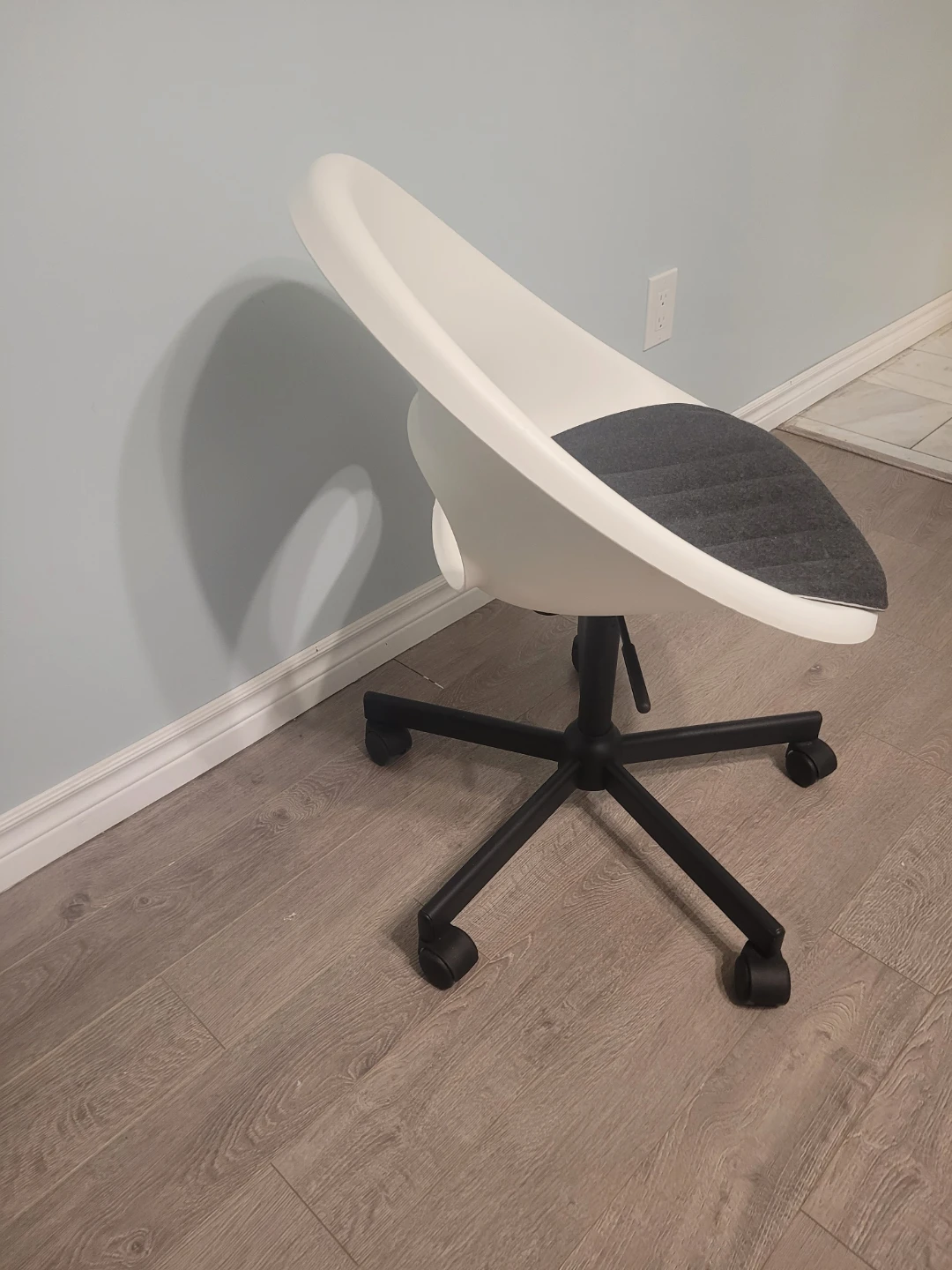 IKEA Swivel Chair - photo 2