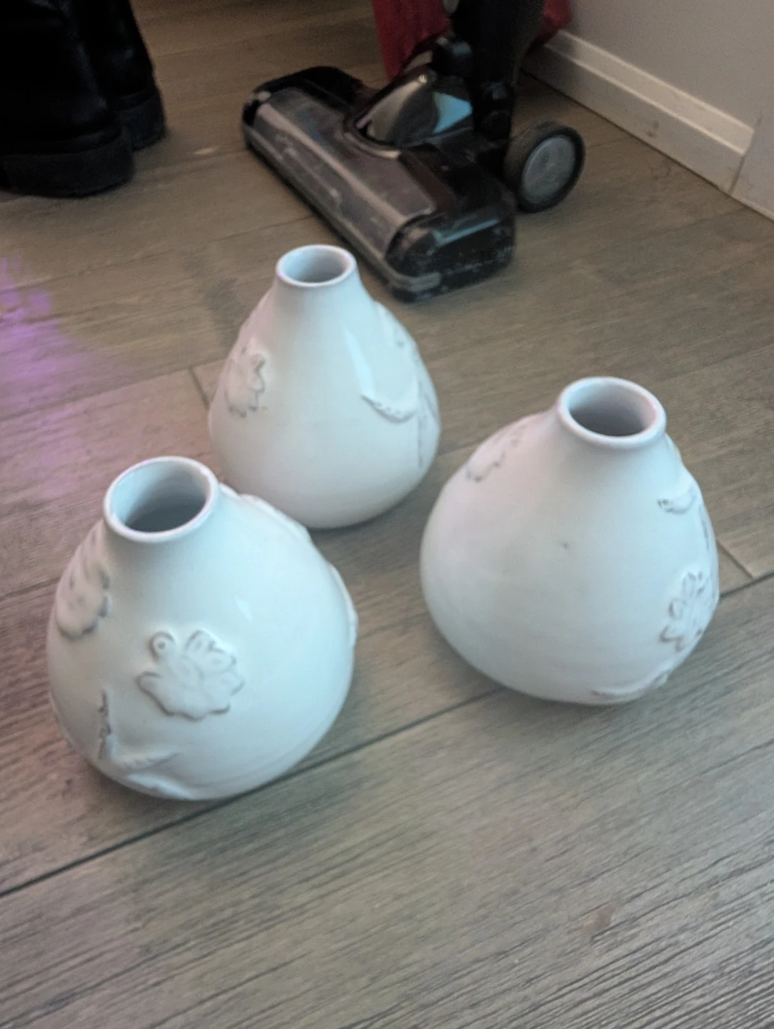 Set of three white ceramic bud vases - photo 2