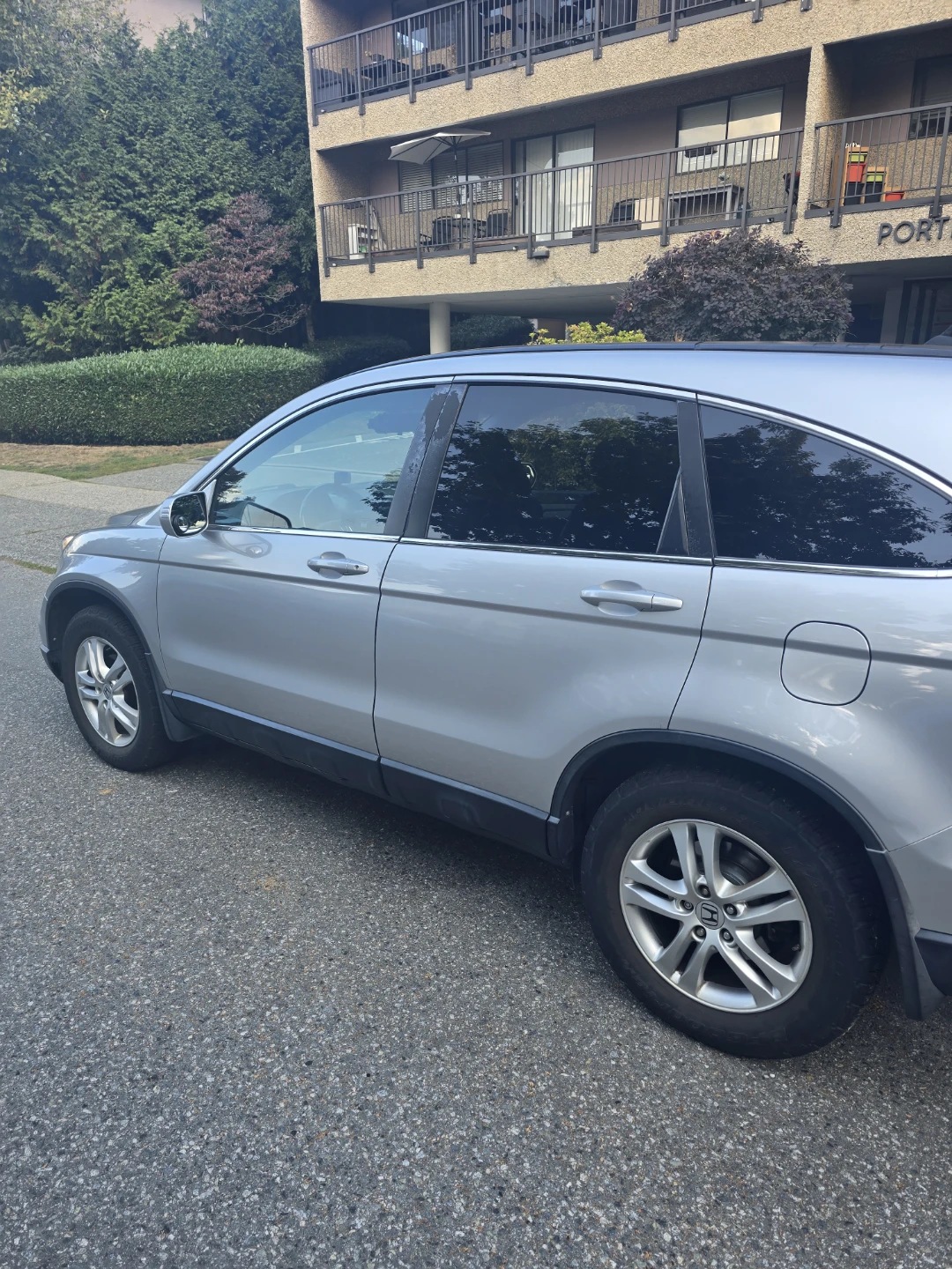 Silver Honda CR-V 4WD - photo 2