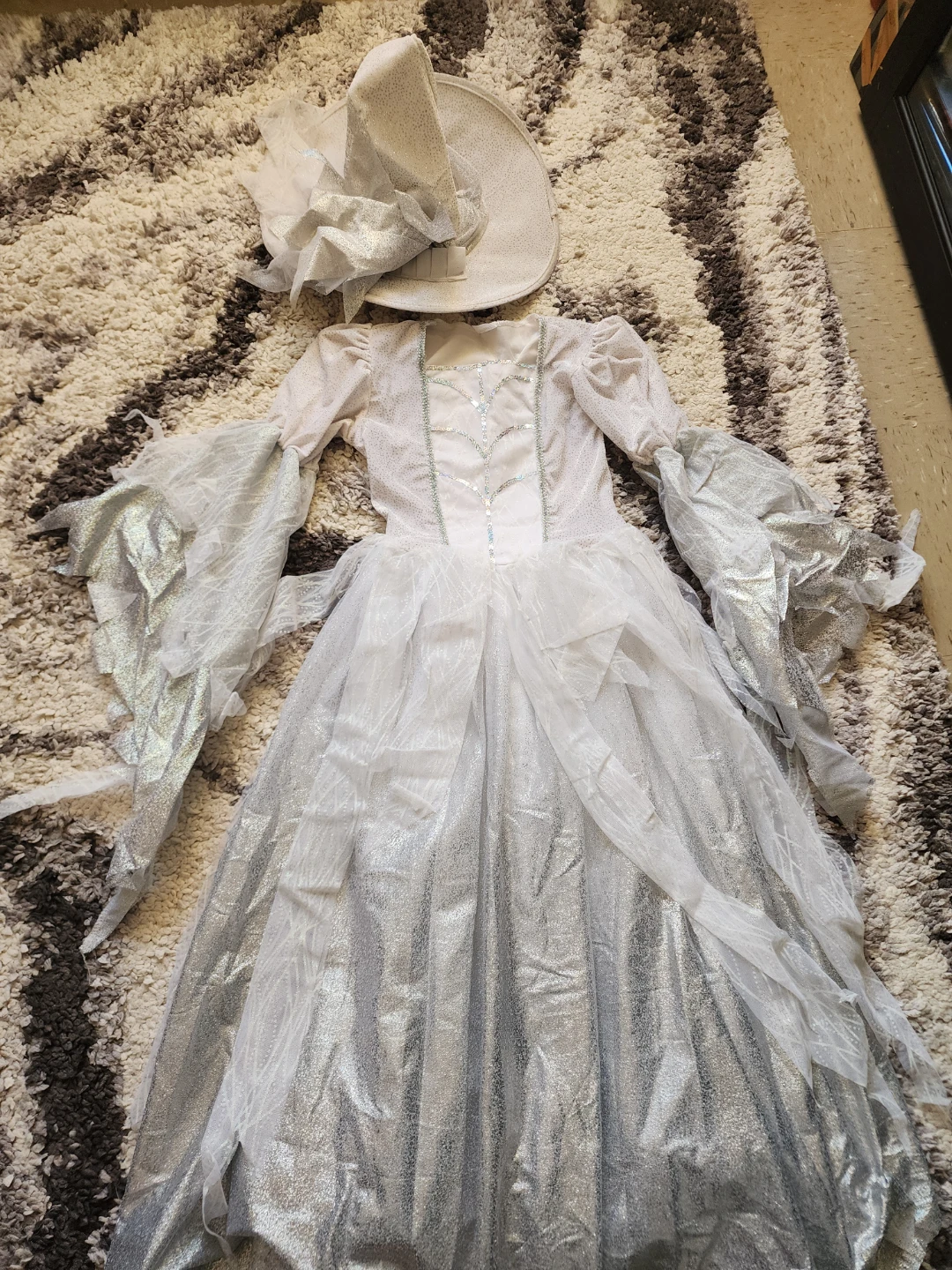 White and Silver Witch Costume - photo 3