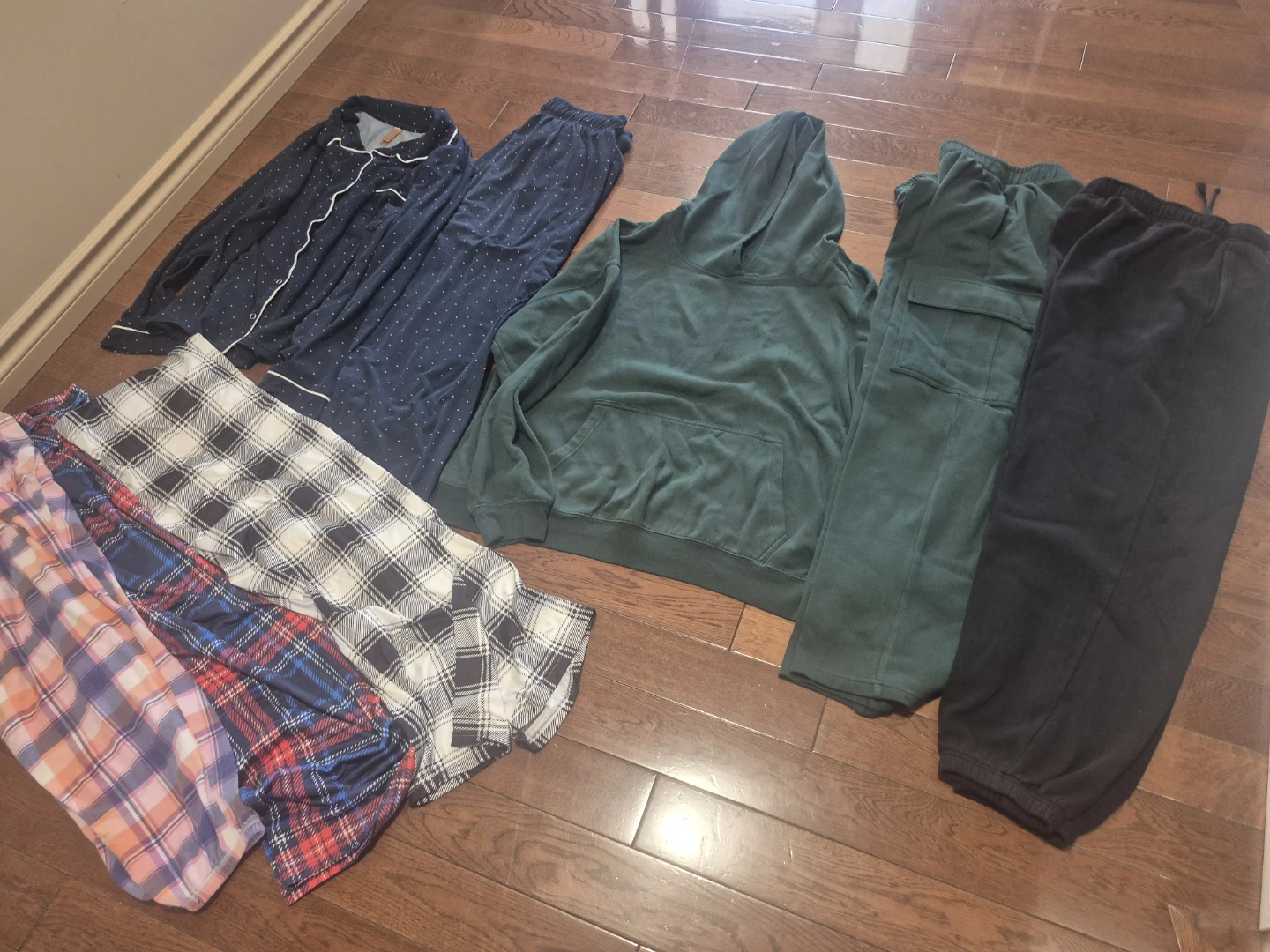 Women's hoodies and pajama size L all 20 dollars - photo 2