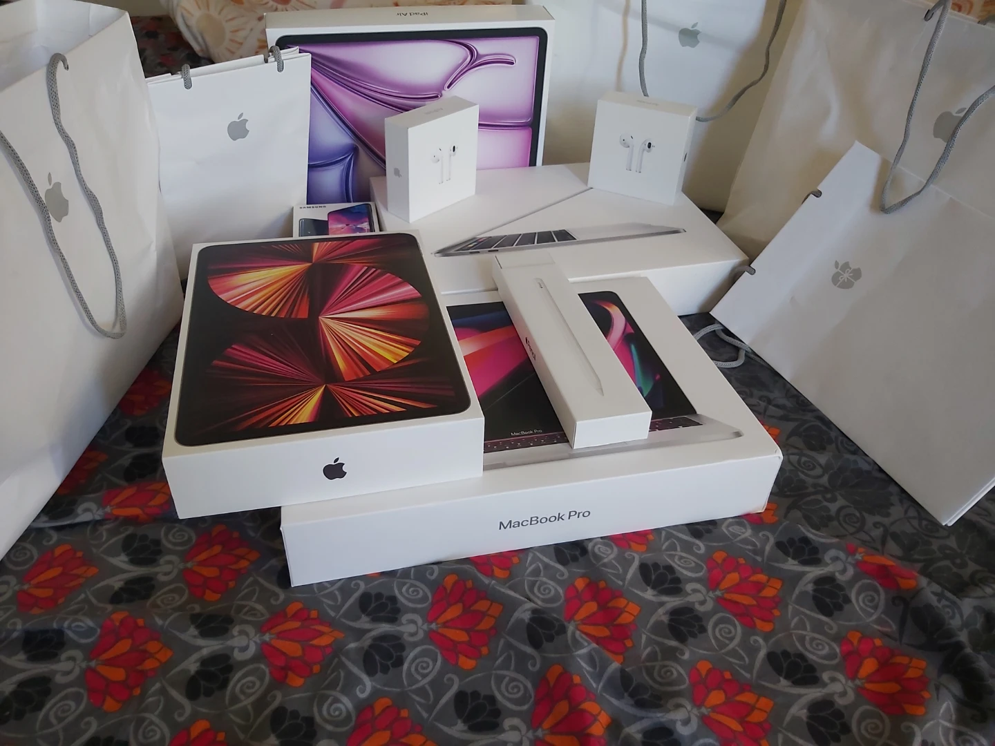 🏈Assorted Apple and Samsung Electronics Packaging - photo 2