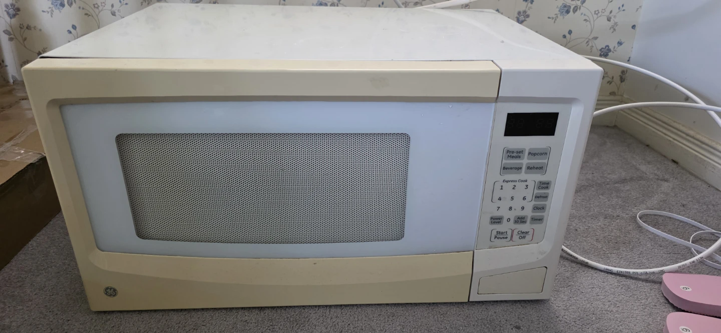 GE 1100W Countertop Microwave – Works Great