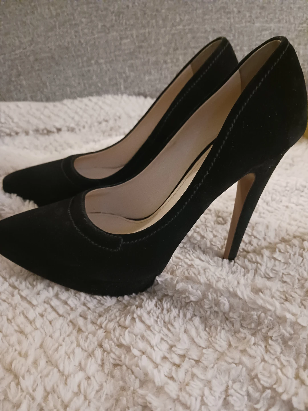 Prada Black Suede Heels - photo 3