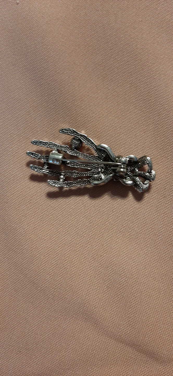 Skeleton Hand Brooch - photo 4
