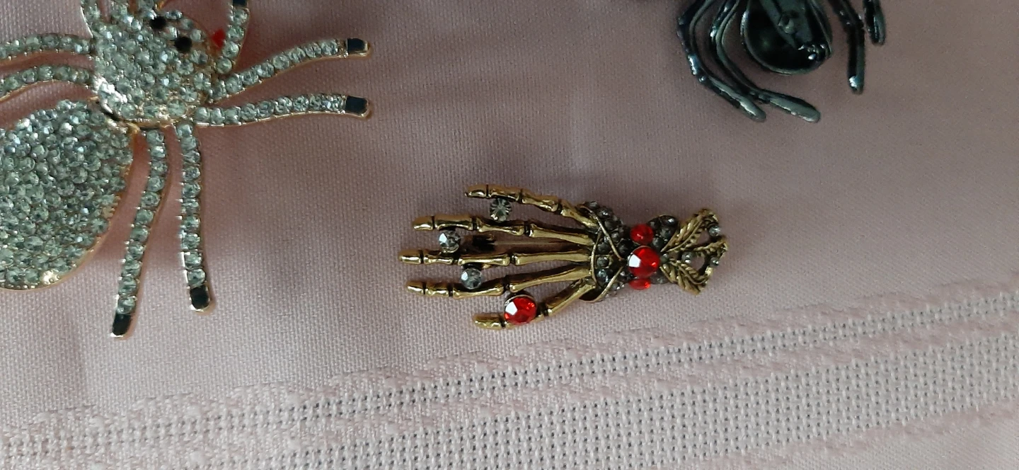 Skeleton Hand Brooch - photo 5