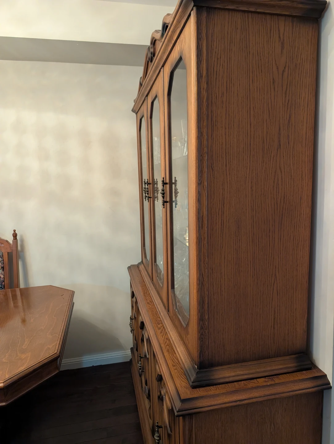 1980s VINTAGE SOLID WOOD GLASS CABINET - photo 3