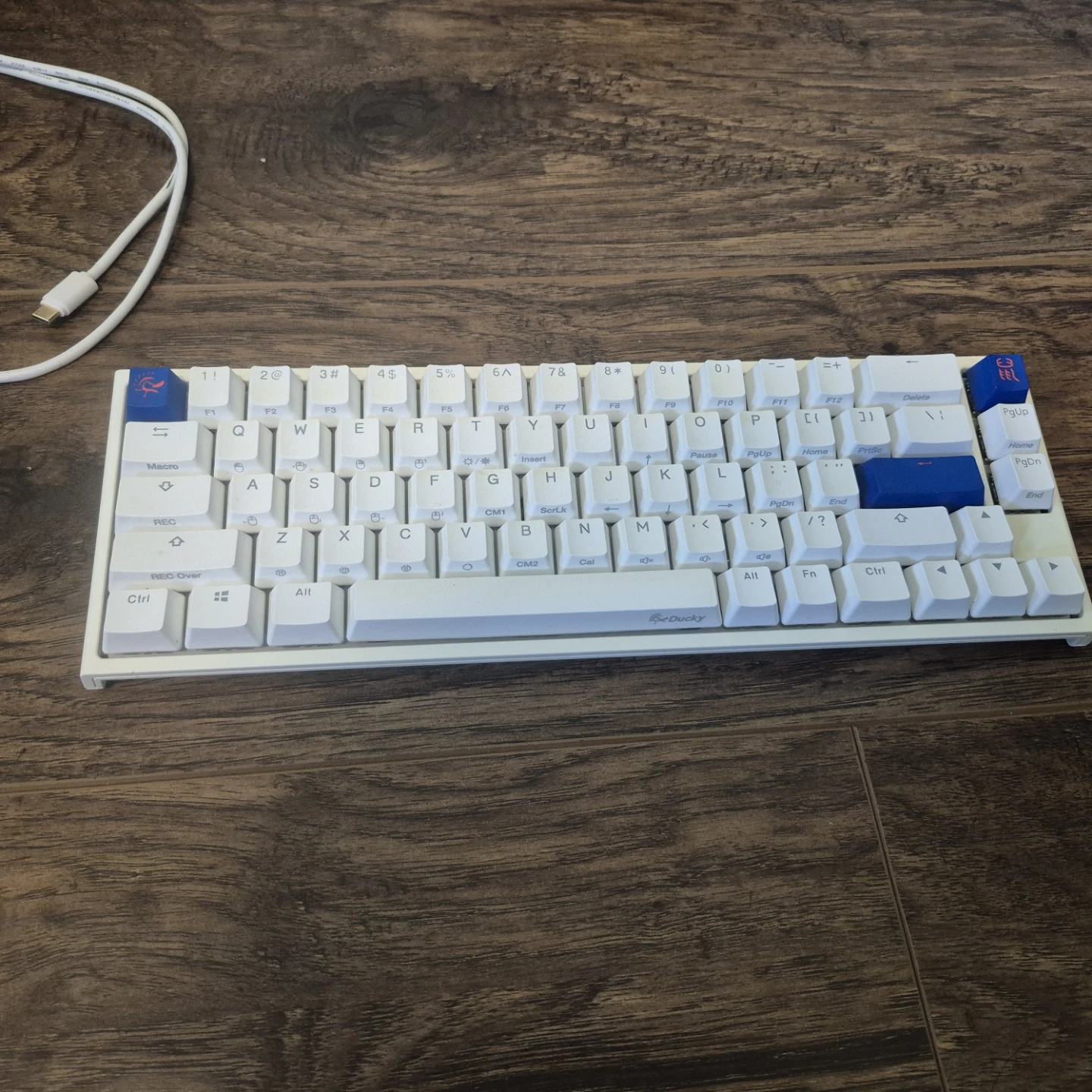 Ducky One 2 Mechanical Keyboard Like New - photo 3
