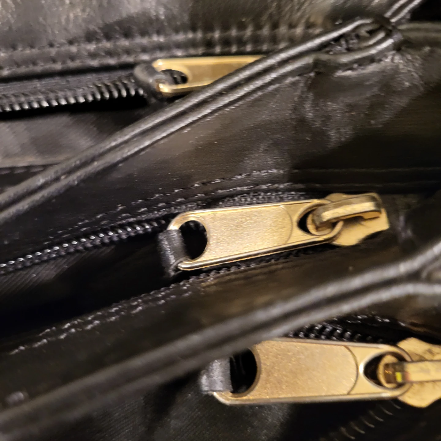 ILI Black Leather Messenger Bag - photo 5