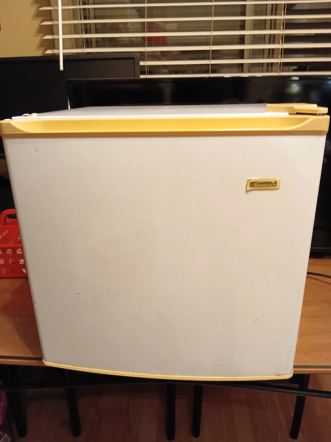 Kenmore Compact White  Mini Fridge
