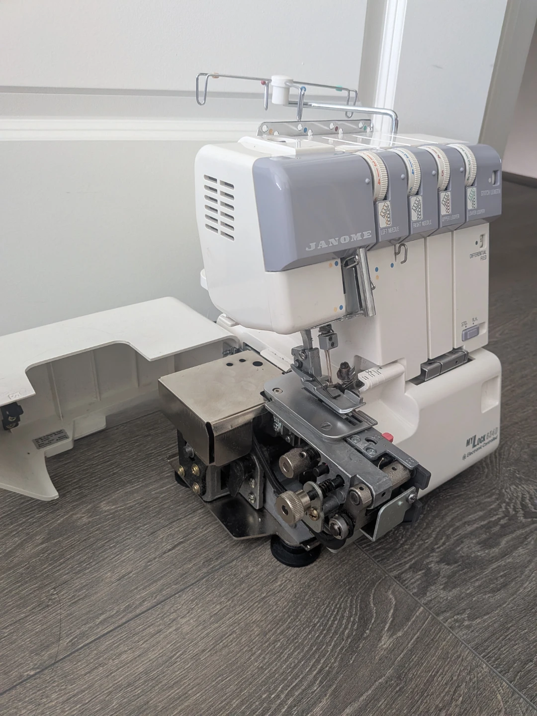 Janome MyLock 634D Serger - photo 3