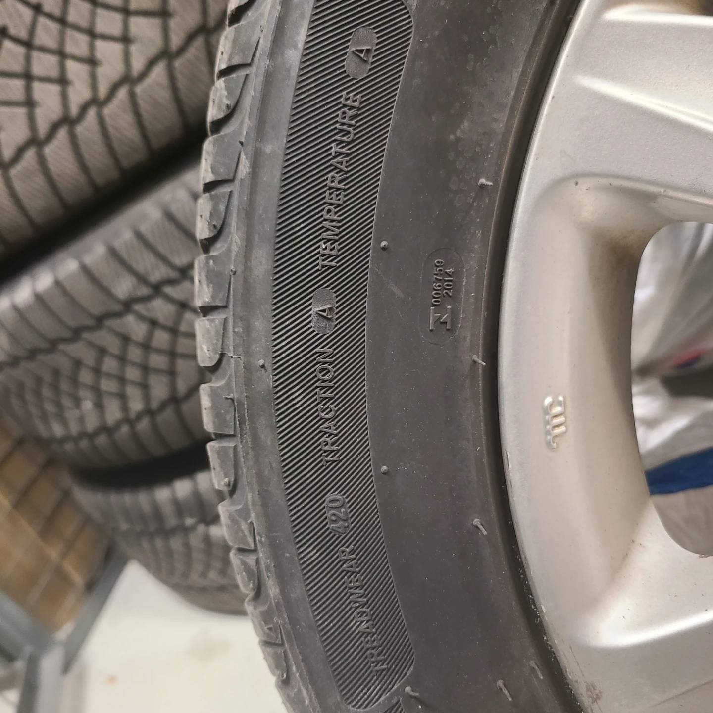 all-season tires with 16" alloy wheels - photo 4