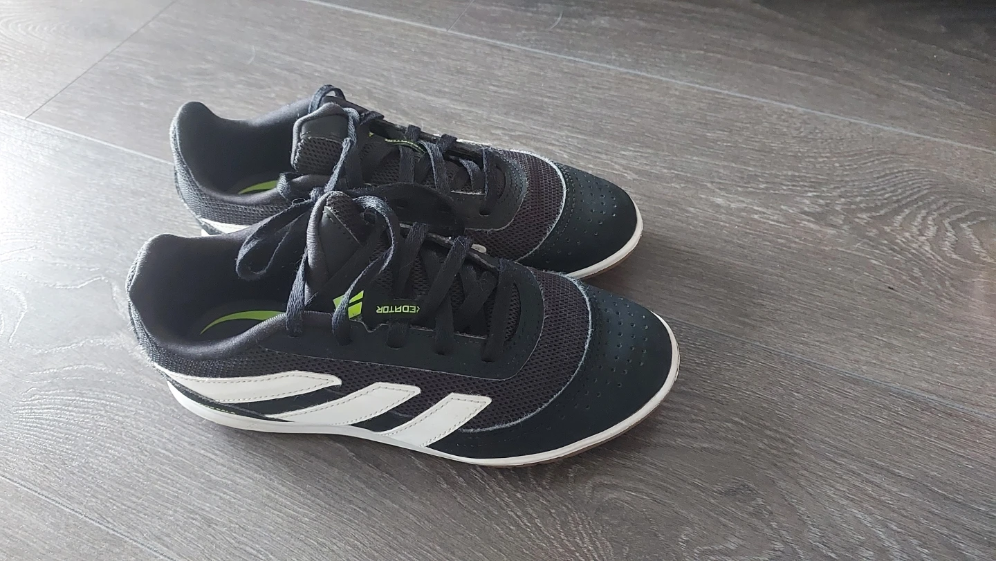 Qdidas Kids' Predator Club Indoor Soccer Shoes
