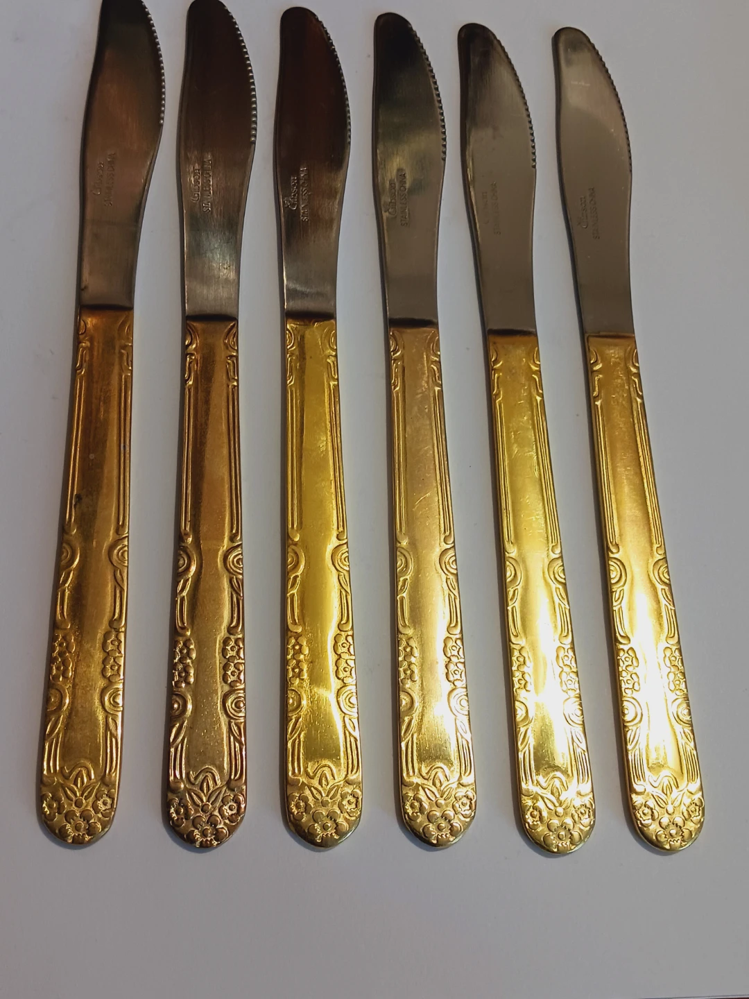 Set of 6  Gold-Tone Dinner Knives. New. - photo 3
