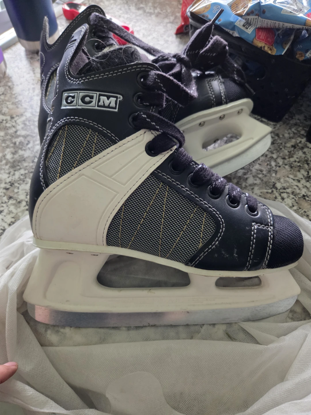CCM Intruder 55 Ice Skates size 5