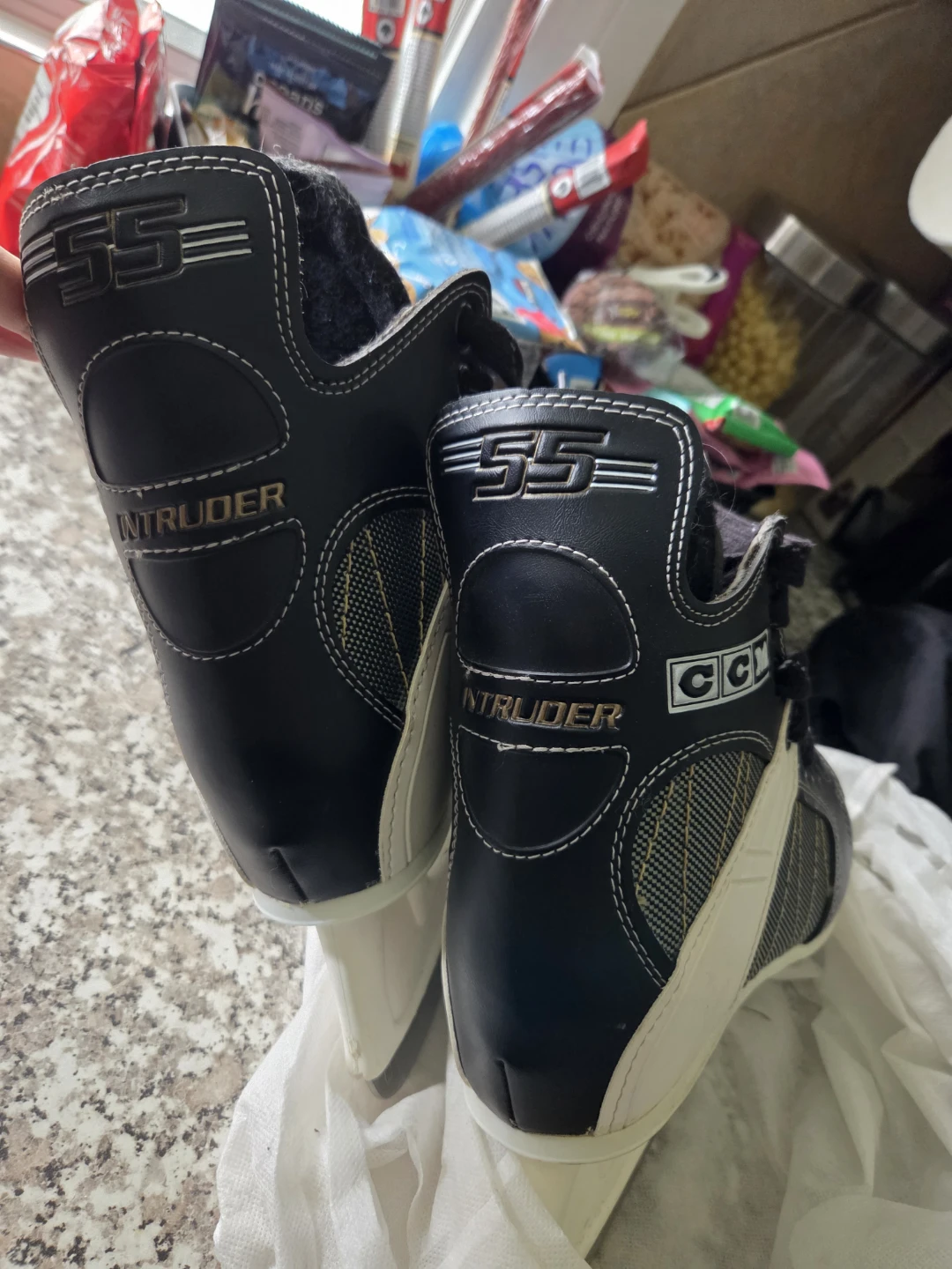 CCM Intruder 55 Ice Skates size 5 - photo 2