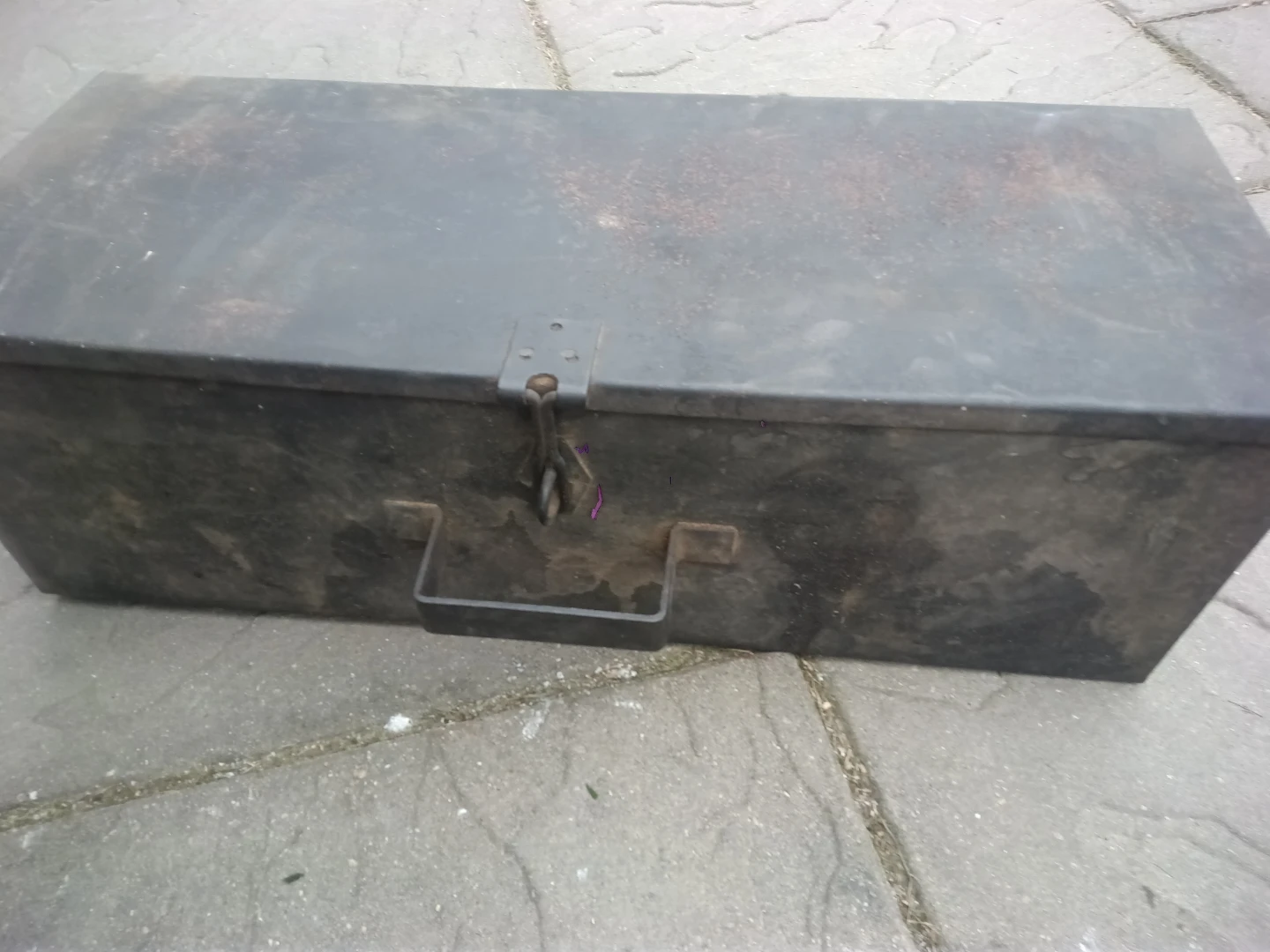 Vintage Metal Toolbox - photo 2