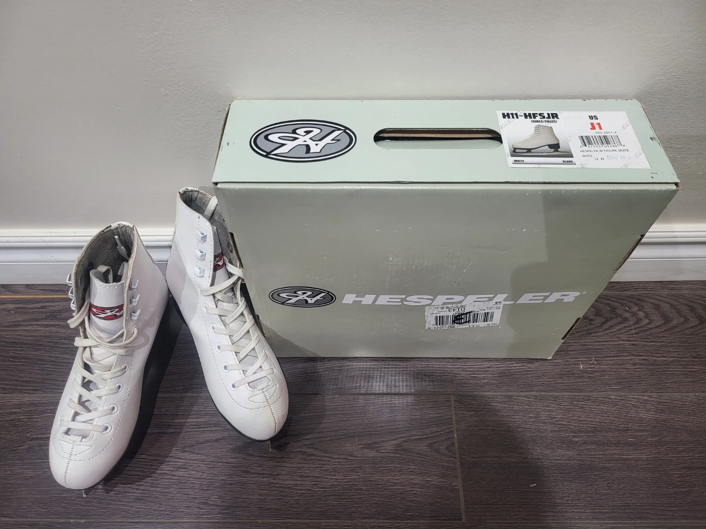 Hespeler Girls Junior Figure Skates Size J1- Like new