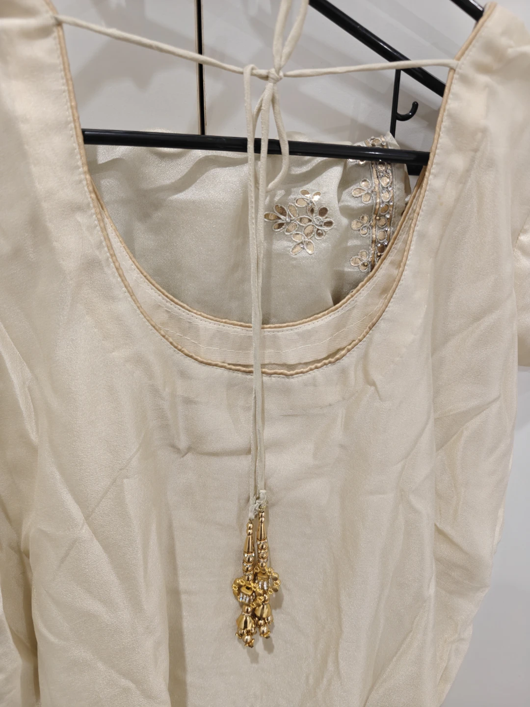 Cream Embroidered Kurta with Dupatta - photo 2