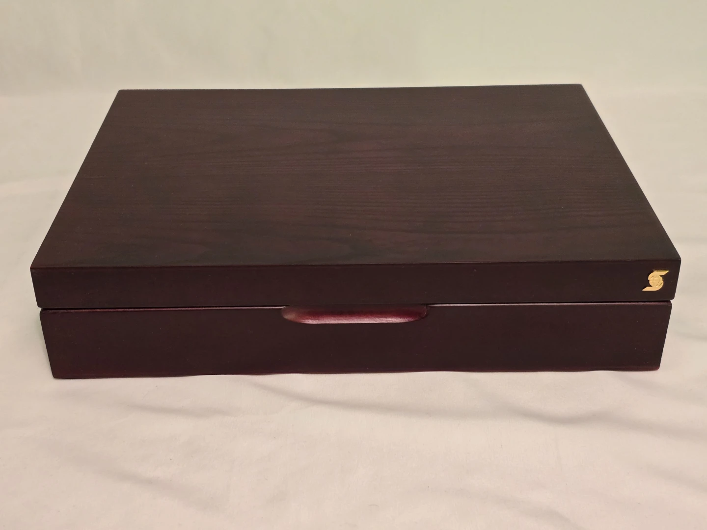 Oneida Stainless Flatware Set in Wooden Case