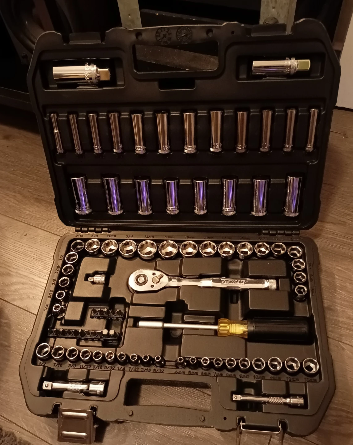 DeWalt 84-Piece Mechanics Tool Set - photo 2