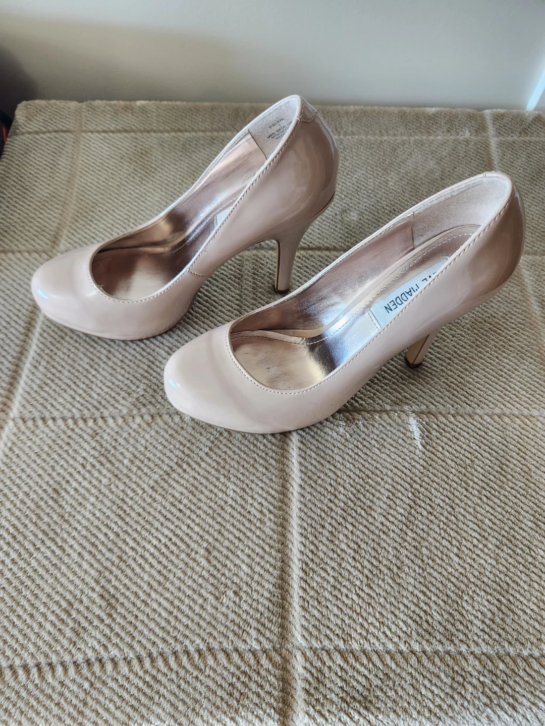Steve Madden Nude Patent Pumps Size 7 - photo 2