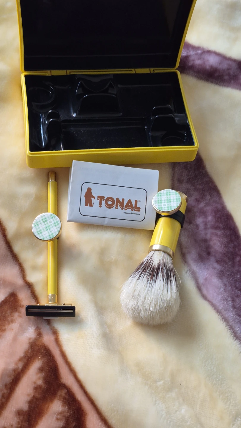 Tonal Shaving Set with Razor and Brush - photo 2