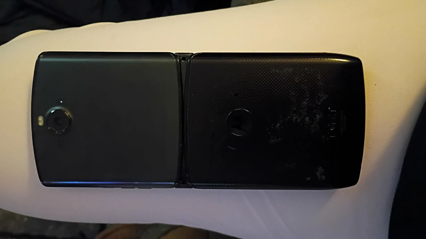 Motorola Razr Foldable Smartphone - photo 3