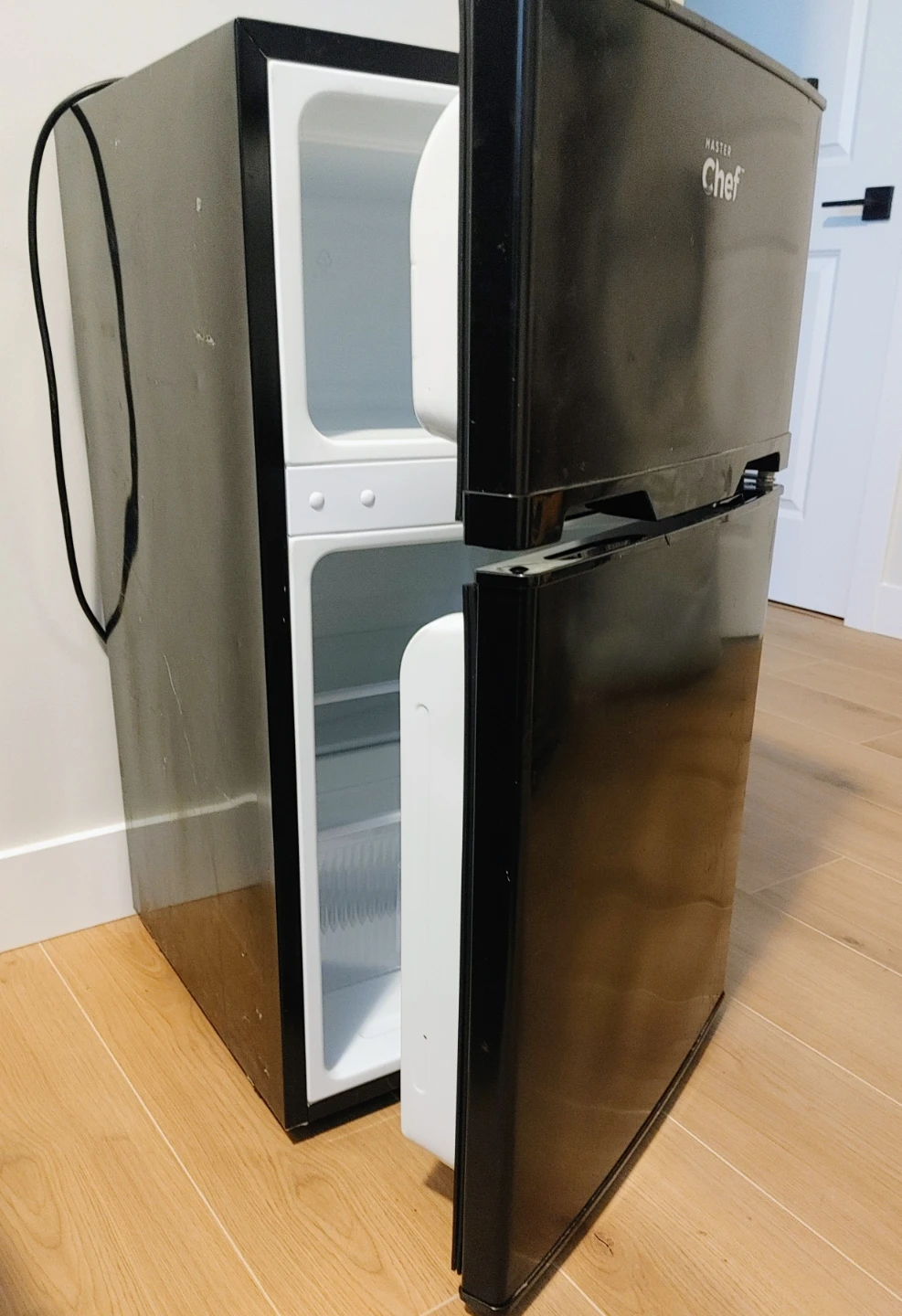 Master Chef Mini Fridge with Freezer - photo 3