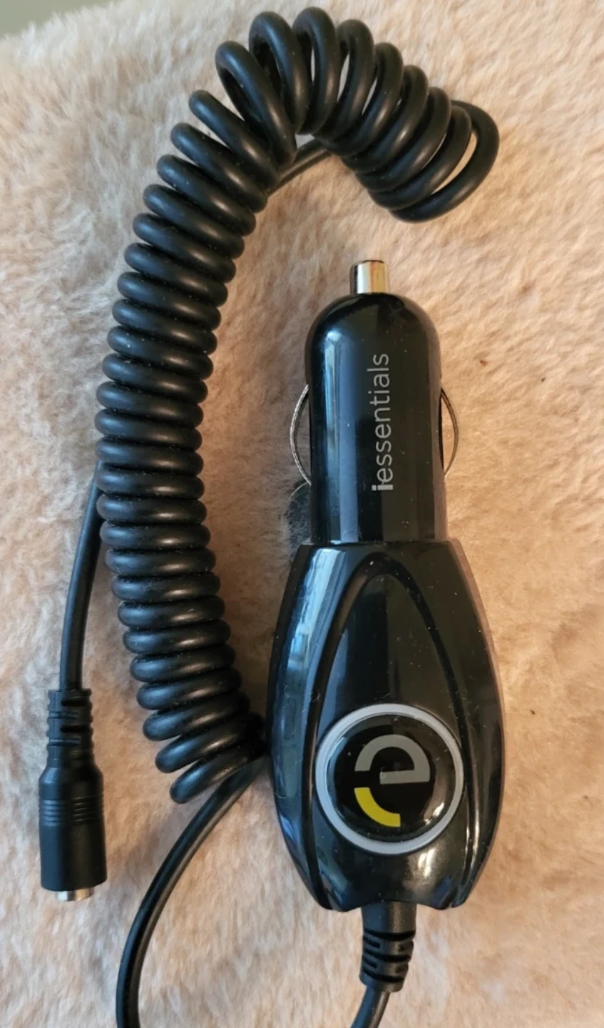 iessentials Universal Car Charger - photo 2
